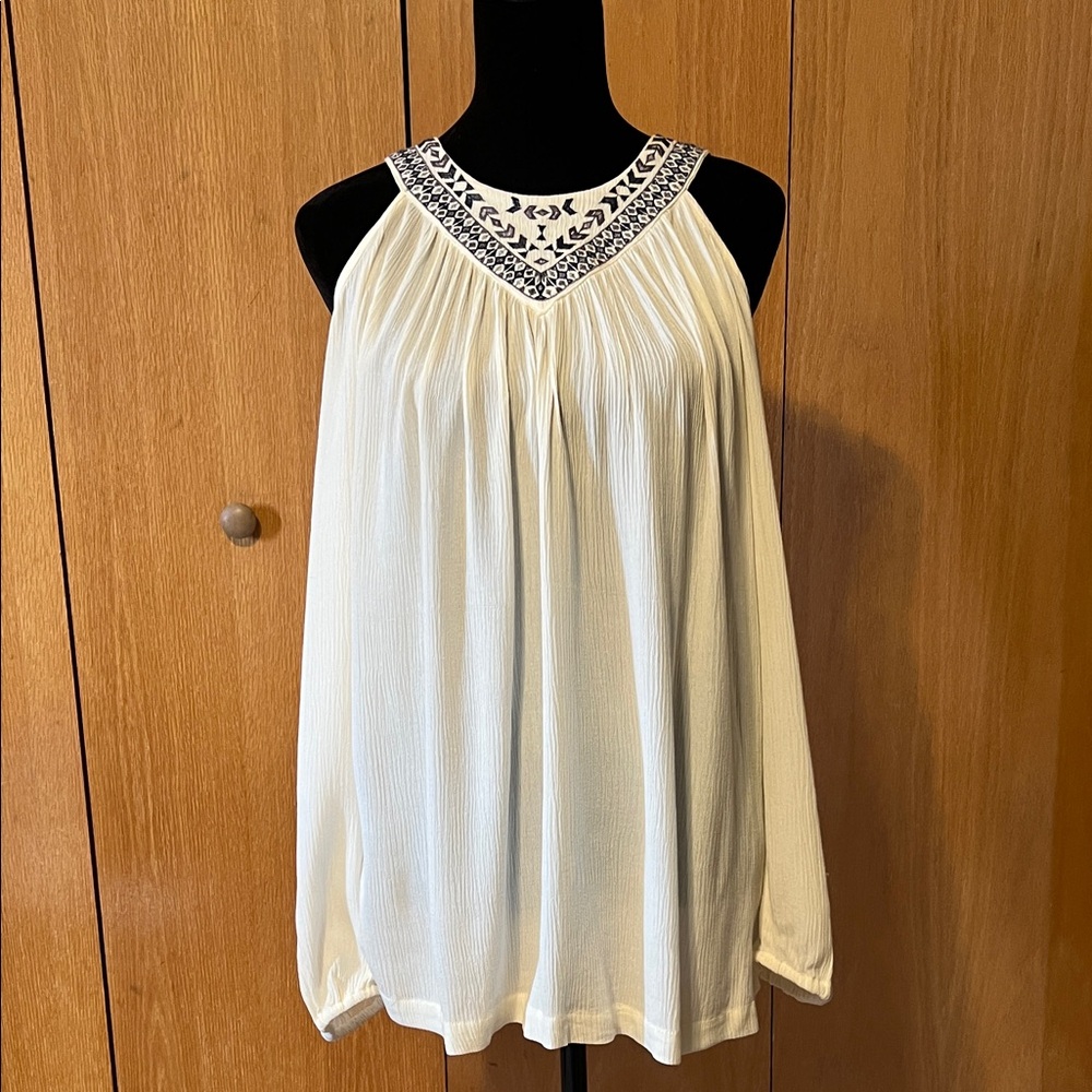 Knox Rose cold shoulder top with embroidered neck size small worn once